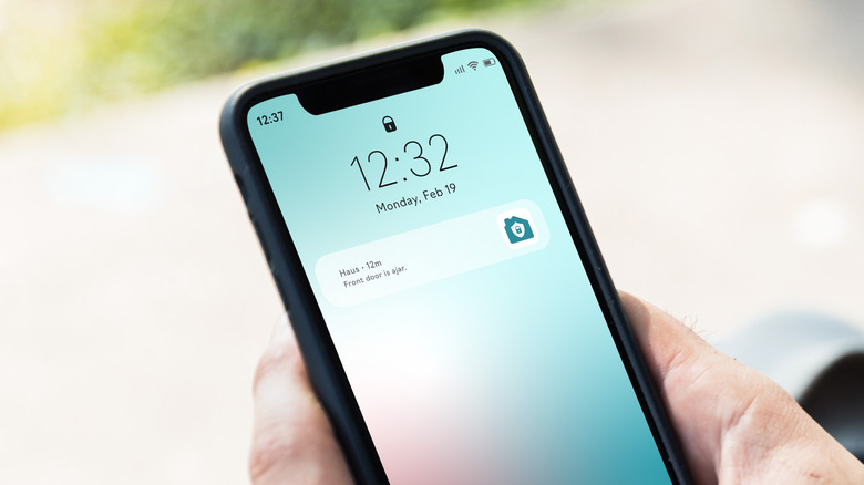 The Hidden iPhone Feature That Stops People Snooping Your Lock Screen Notifications