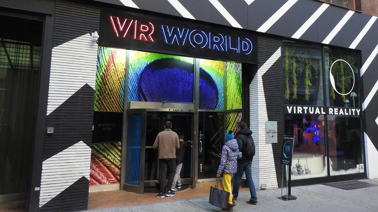 VR World Storefront attracting street traffic