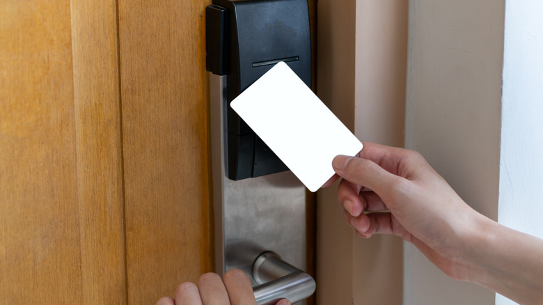 Using card key on digital door lock