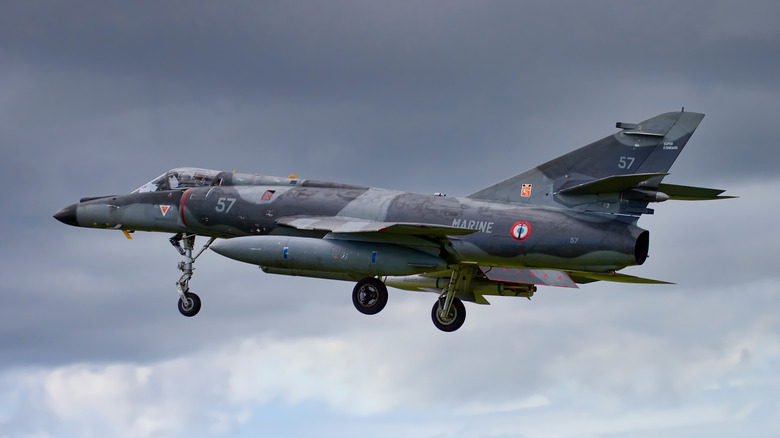 Super-Étendard in flight landing gear