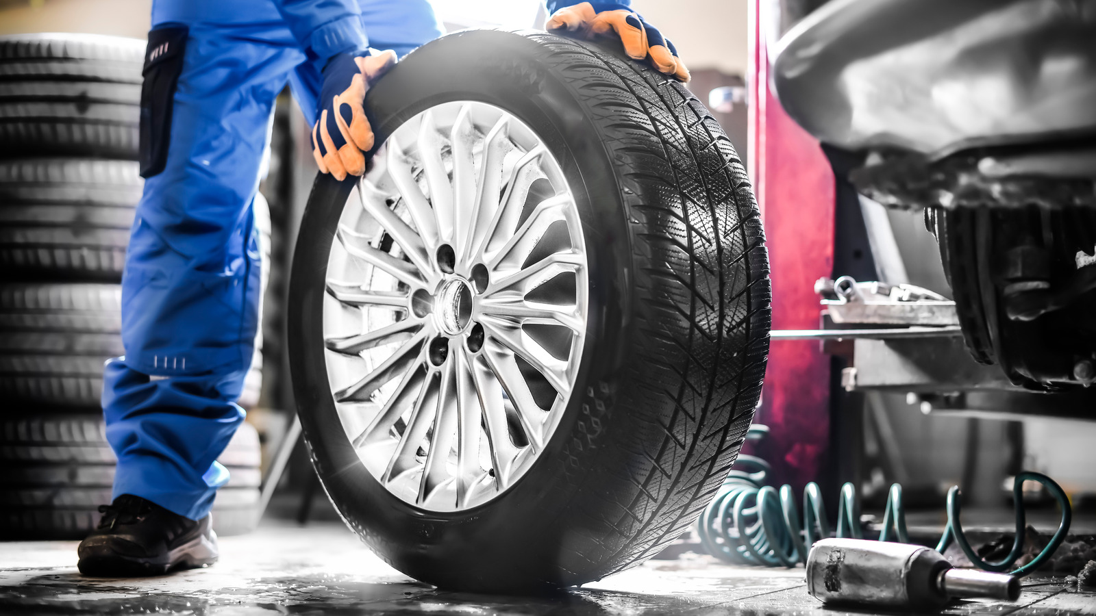 The Incredible World Record For Changing A Tire On A Moving Car