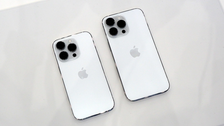 iPhone 14 Pro Max on table