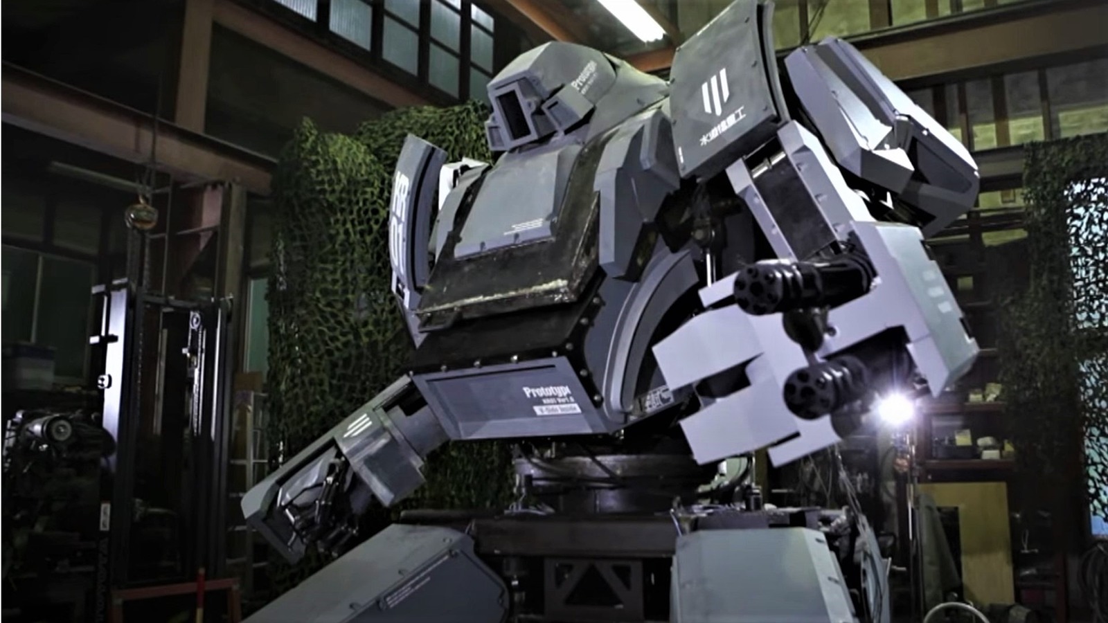 Giant robot comes to life in Japan