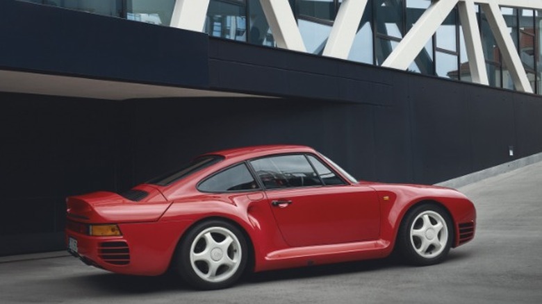 porsche 959 driving 