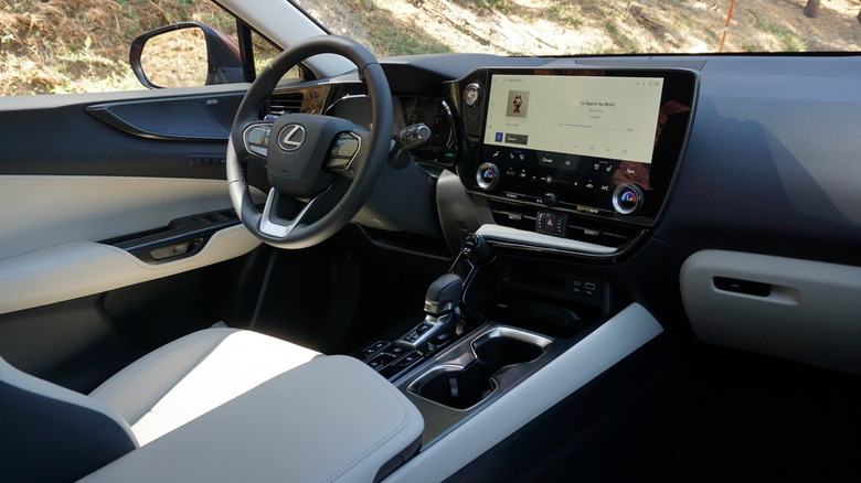 2025 Lexus NX 350h Luxury interior