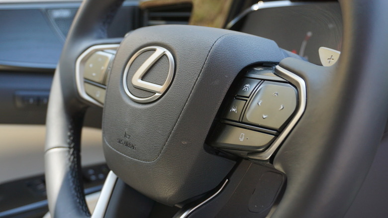 2025 Lexus NX 350h Luxury steering wheel