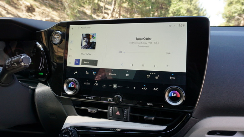 2025 Lexus NX 350h Luxury touchscreen