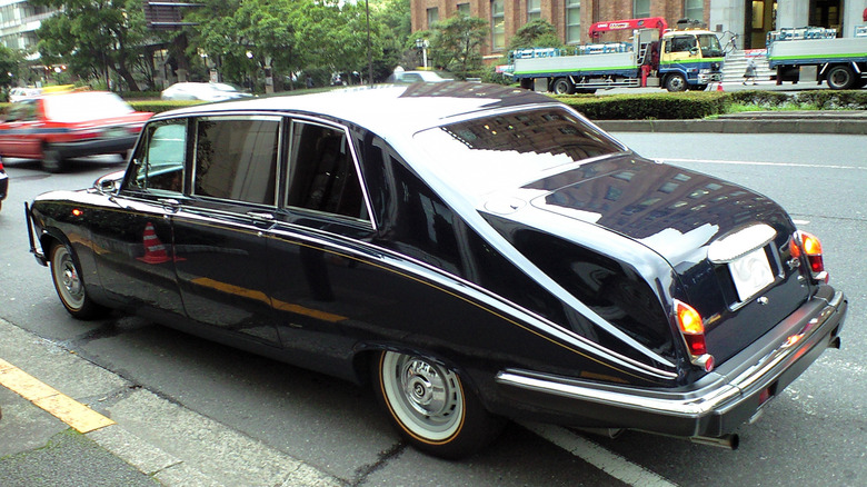 1988 daimler jaguar limousine ds420 parked