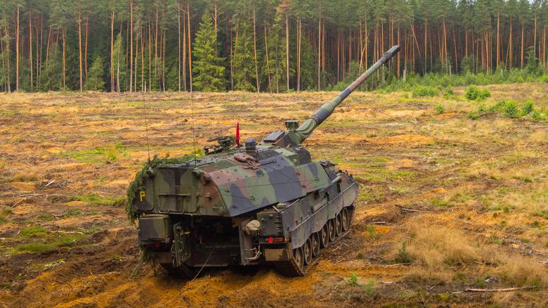 self propelled howitzer on maneuvers