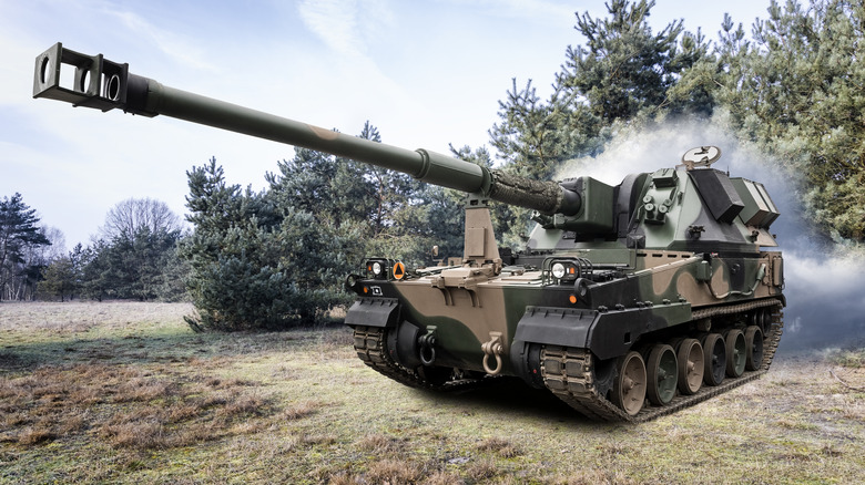 self propelled howitzer in field