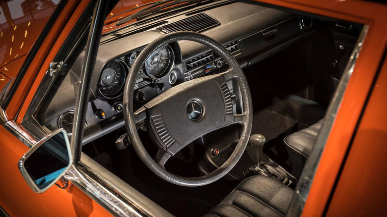 Mercedes-Benz W115 La Pickup