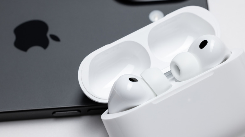 AirPods Pro 3 and iPhone 17