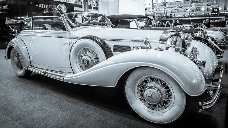 Mercedes-Benz 540K Cabriolet garage