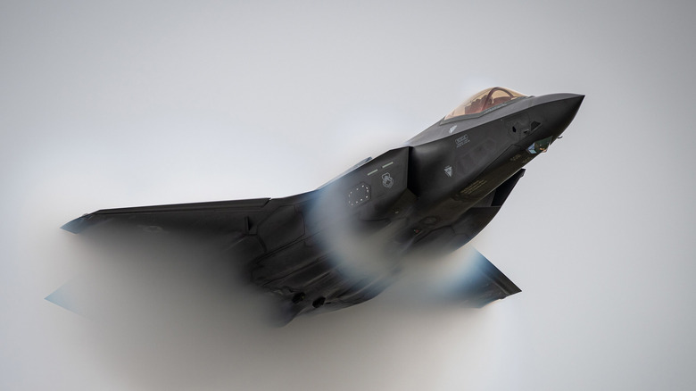 F-35 high-speed pass at Oregon airshow