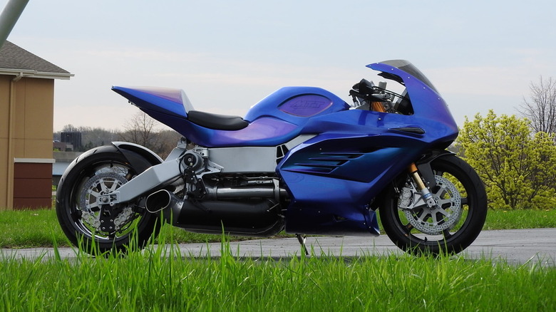 The right side of the MTT 420RR in a blue-purple color scheme