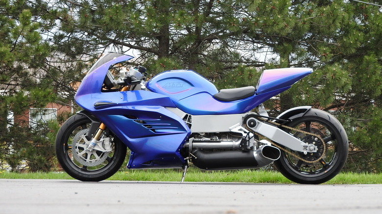 The left side of the MTT 420RR in a blue-purple color