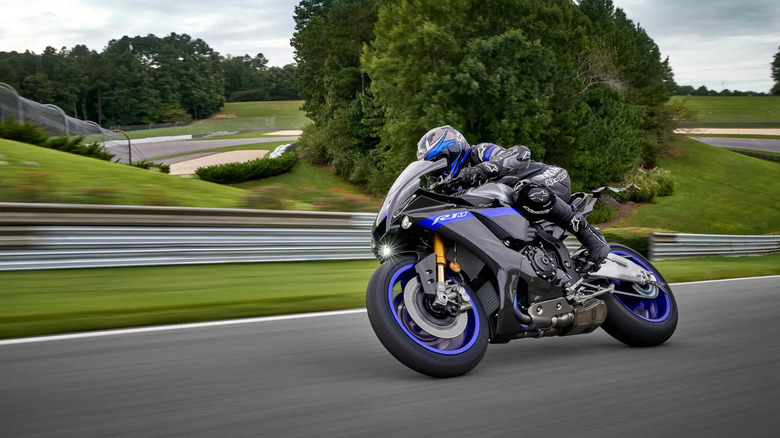 Yamaha YZF-R1M