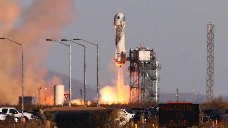 Blue Origin spacecraft lifting off