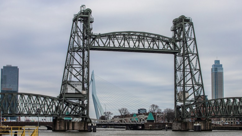 de hef bridge