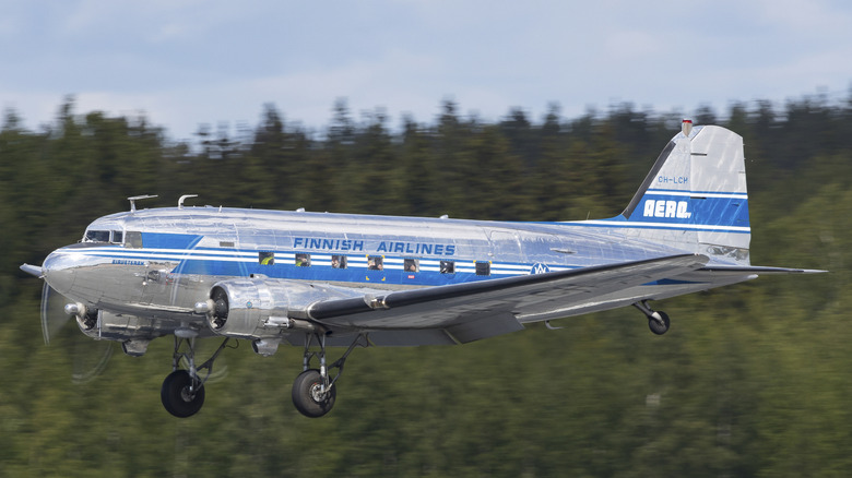 Finnish Airlines DC-3 landing