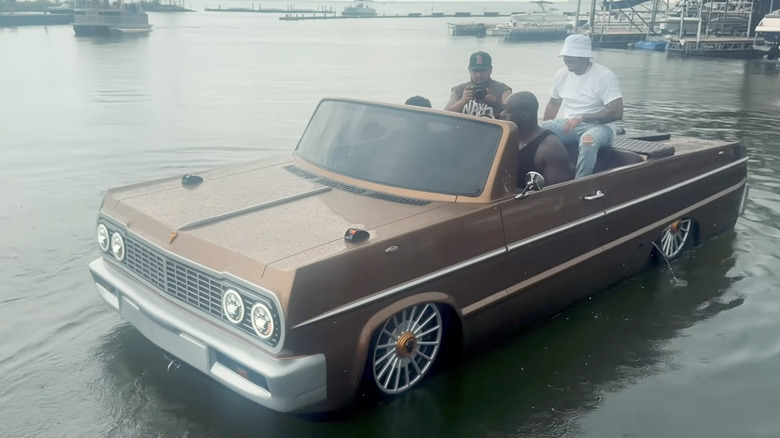Front 3/4 view of Shaq's custom Impala boat in lake.