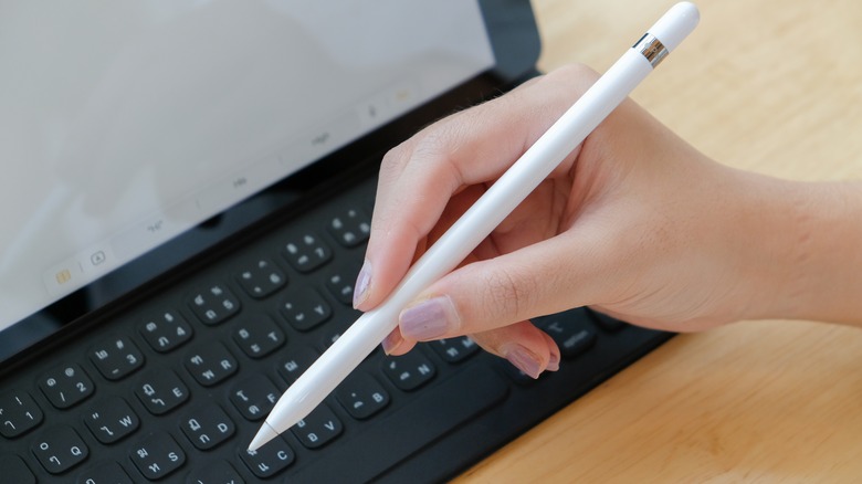 Apple pencil and iPad keyboard