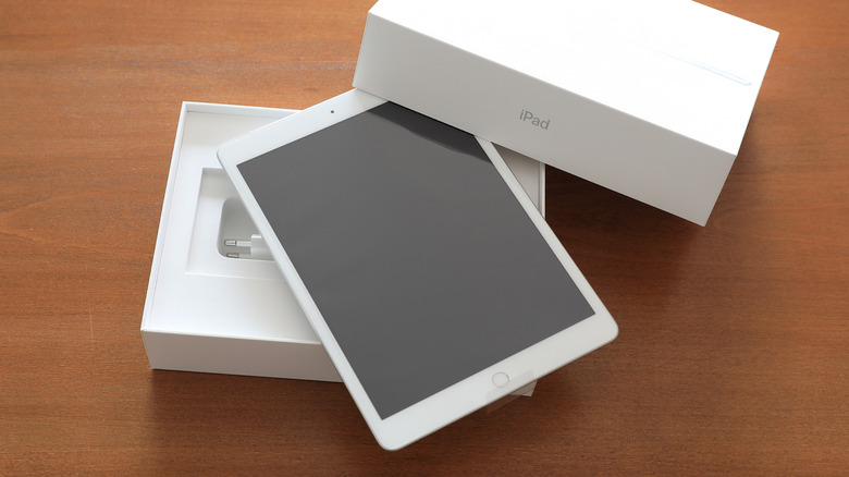 iPad 10.2 in box