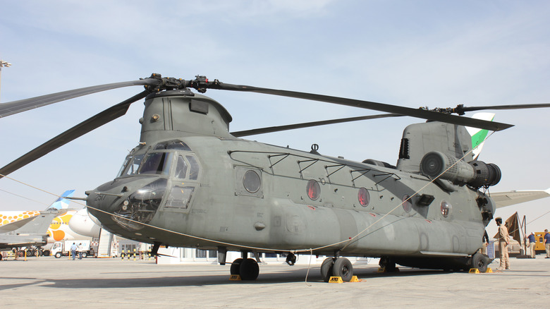h-47 chinook helicopter airfield