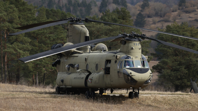 ch-47 chinoook helicopter field