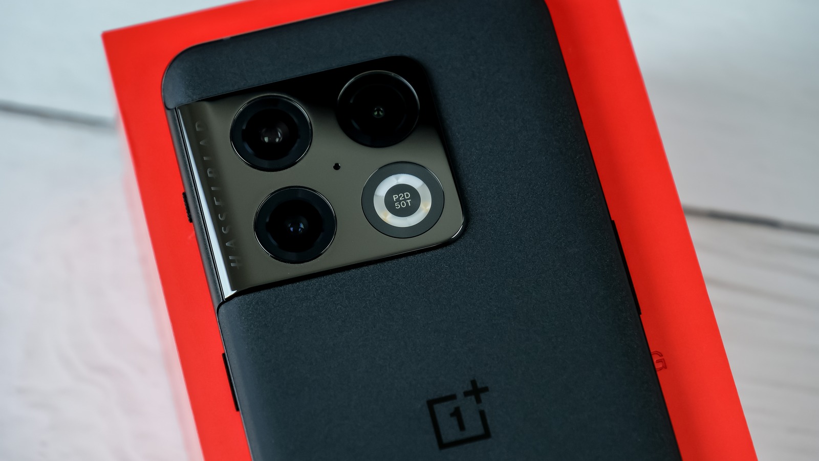 O OnePlus 10 não parece muito atrás de seu irmão Professional