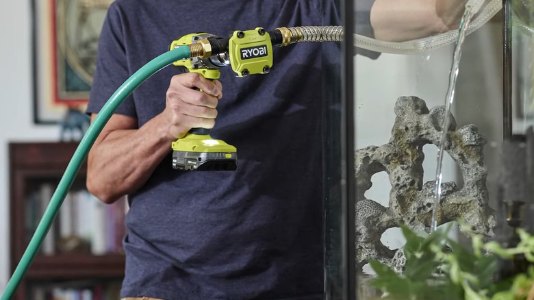 Demonstration of the Ryobi pump in action