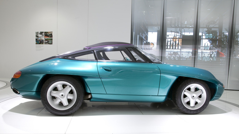 1989 Porsche Panamericana concept car sideview