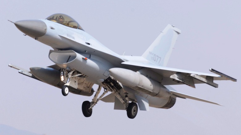 A Republic of Korea Air Force F-16 just after takeoff
