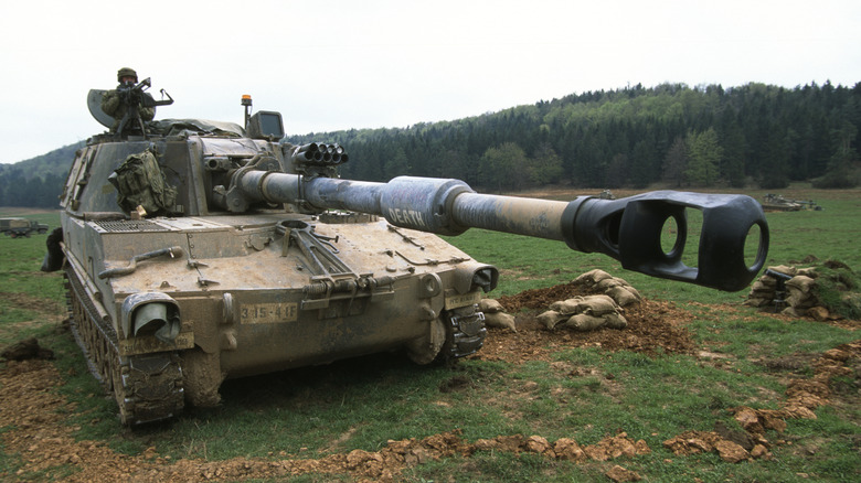 An M109A6 Paladin in wooded area