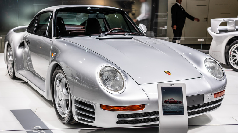 A Porsche 959 on UK streets