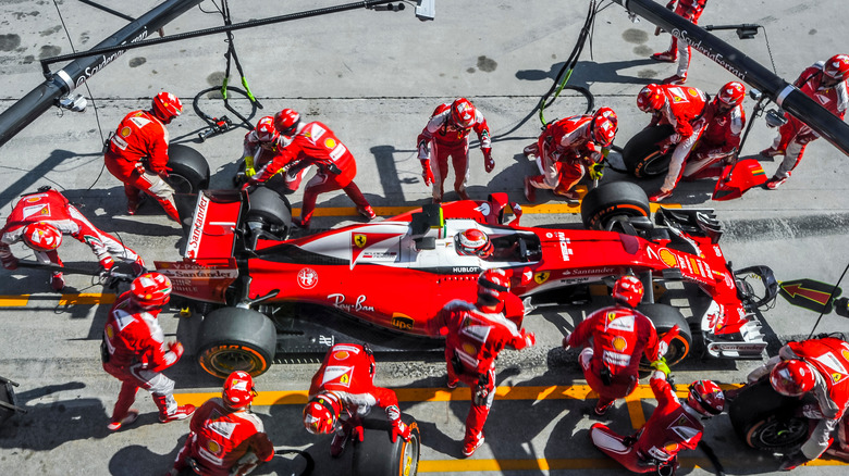 f1 pit crew ferrari