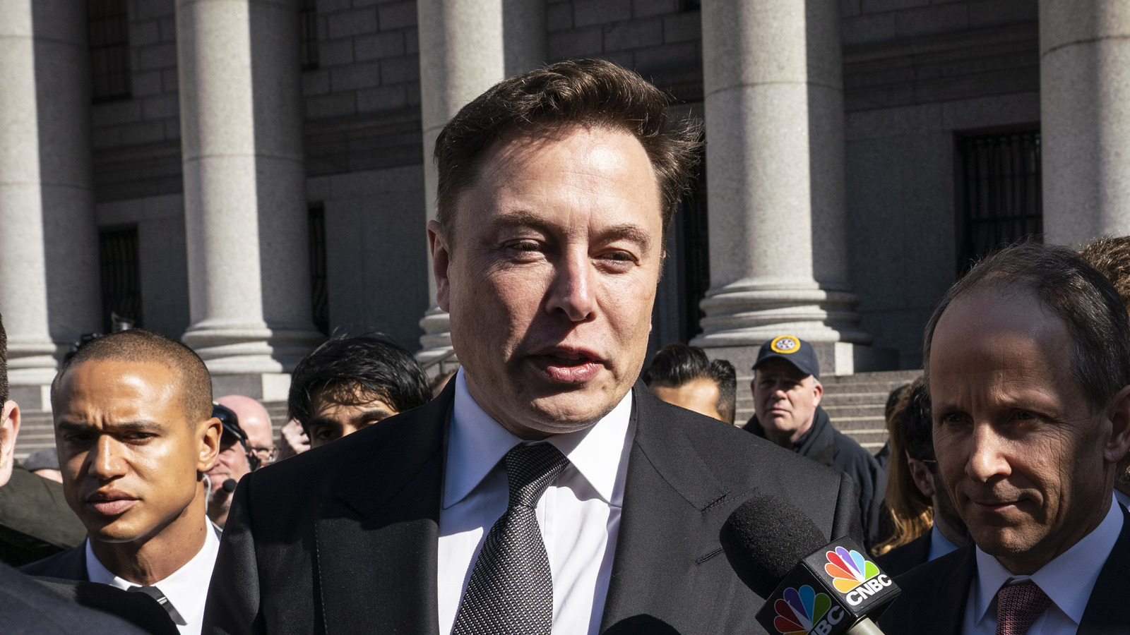 A razão pela qual Elon Musk está enfrentando um processo de US $ 258 bilhões