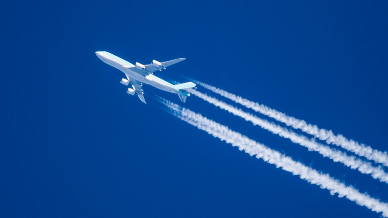 Jet flying