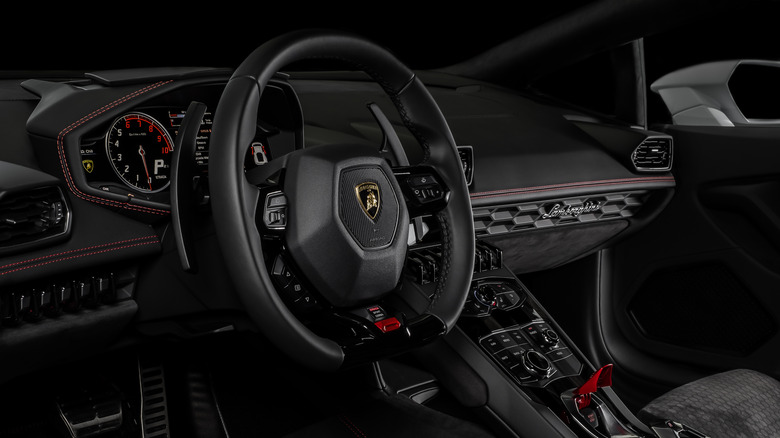 Lamborghini Huracan Avio interior