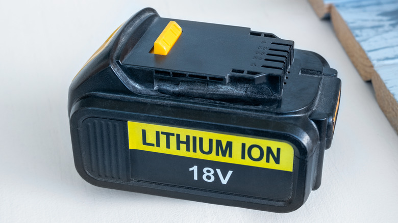 Generic tool battery