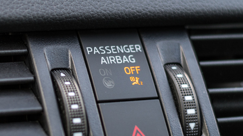 Passenger airbag on off/switch  with OFF light and graphic lit amber