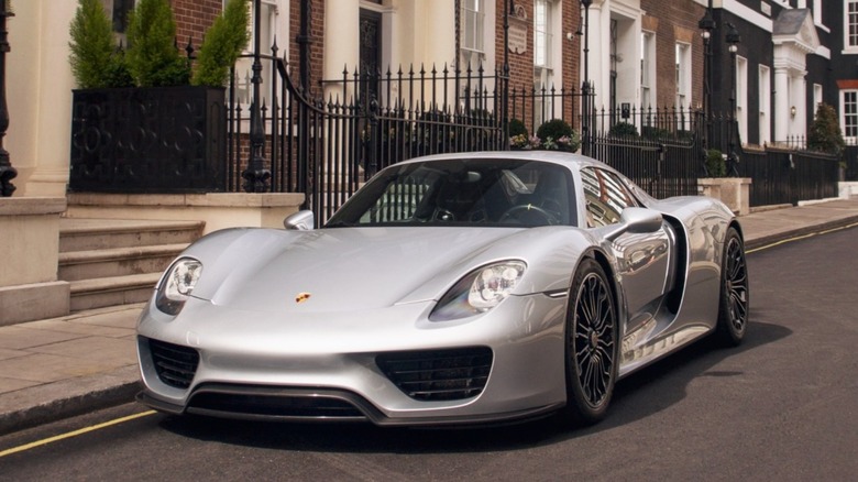 Porsche 918 Spyder parked street