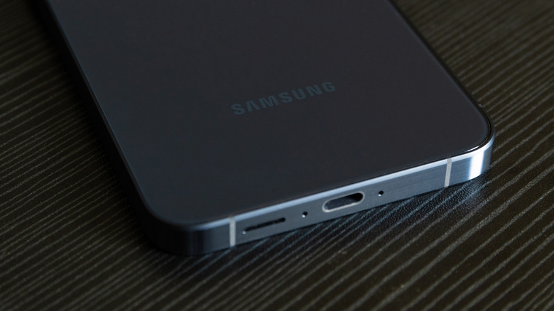 Picture displaying USB-C port on a Samsung phone