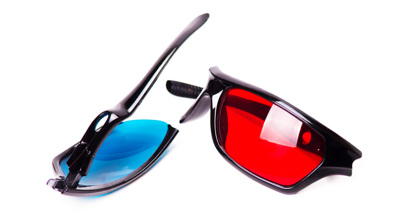 Broken pair of 3D glasses