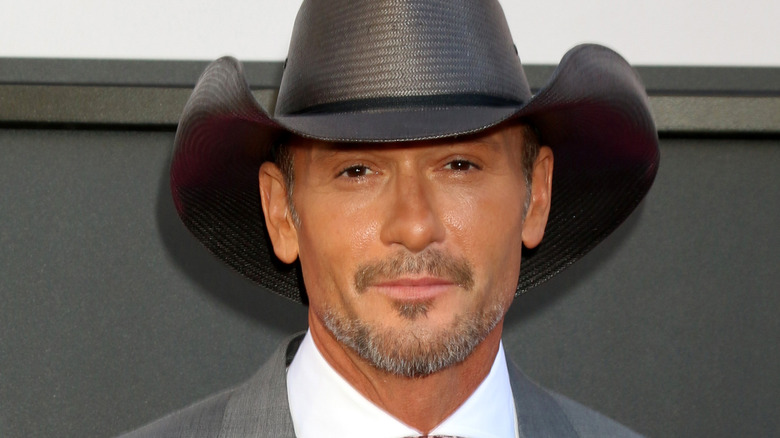 Tim McGraw em uma cerimônia de premiação