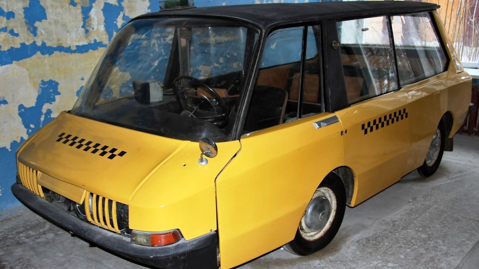 VNIITE-PT شوروی یکی از عجیب ترین تاکسی هایی است که تا به حال دیده اید
