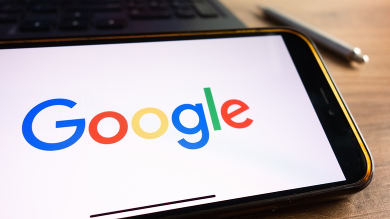 Google logo smartphone