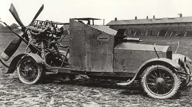 Sizaire-Berwick's armored car in black and white