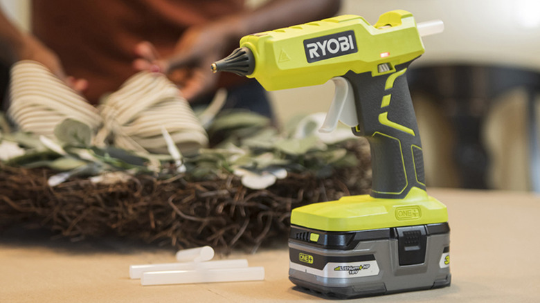  RYOBI ONE+ 18V Cordless Dual Temperature Glue Gun (Tool Only)  with Tips : Tools & Home Improvement