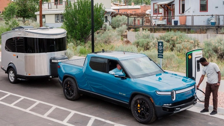 rivian R1t pickup truck recharge